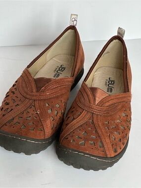 JBU Brown Floral Cutout Comfort Slip On Shoes Women’s 9.5W Wide